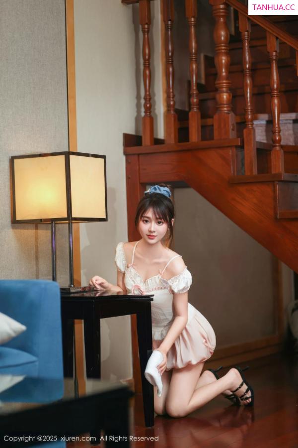   [XiuRen]高清写真图 2025.09.05 No.10730 炎恬kitty 粉色连衣短裙第6张图片